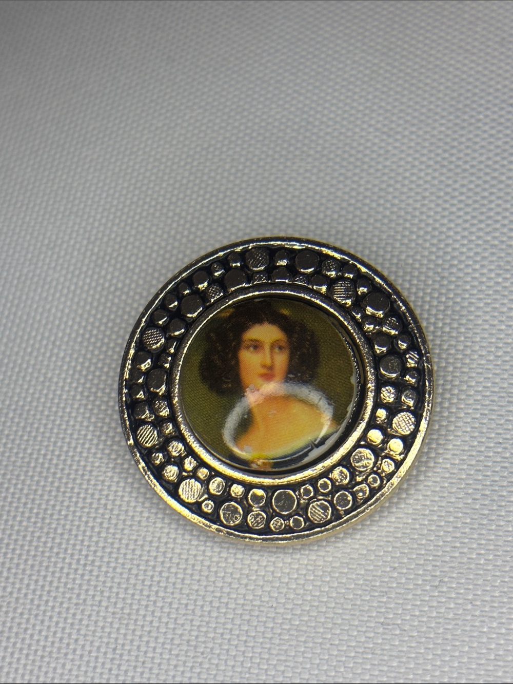 W.Germany stamped vintage nanette Kaulla portrait small round Goldtone scarf cli